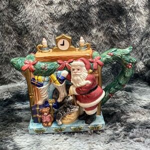 Vtg Fitz & Floyd 32oz Teapot
Santa Fireplace